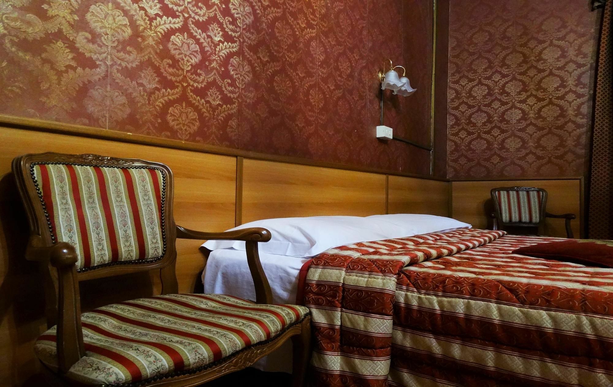 Hotel Cristina Rome Exterior photo
